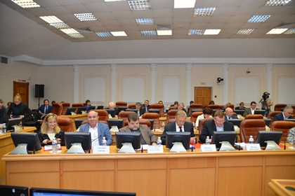 Развитие градостроительной отрасли и создание доступной среды для инвалидов обсудили члены Общественного Совета при Заксобрании 